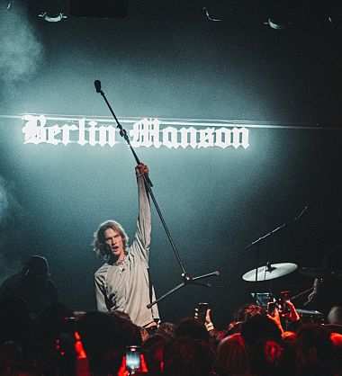 Berlin Manson (SK), Oměj