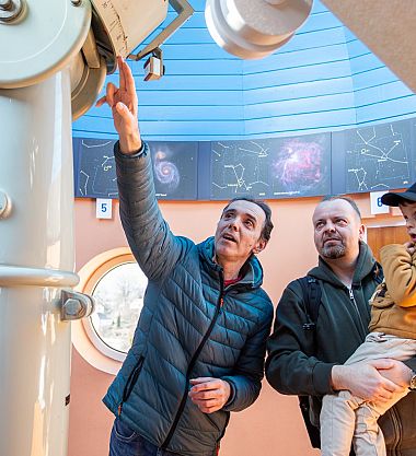 Den hvězdáren a planetárií